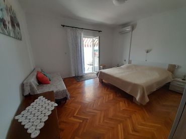bedroom with sea view